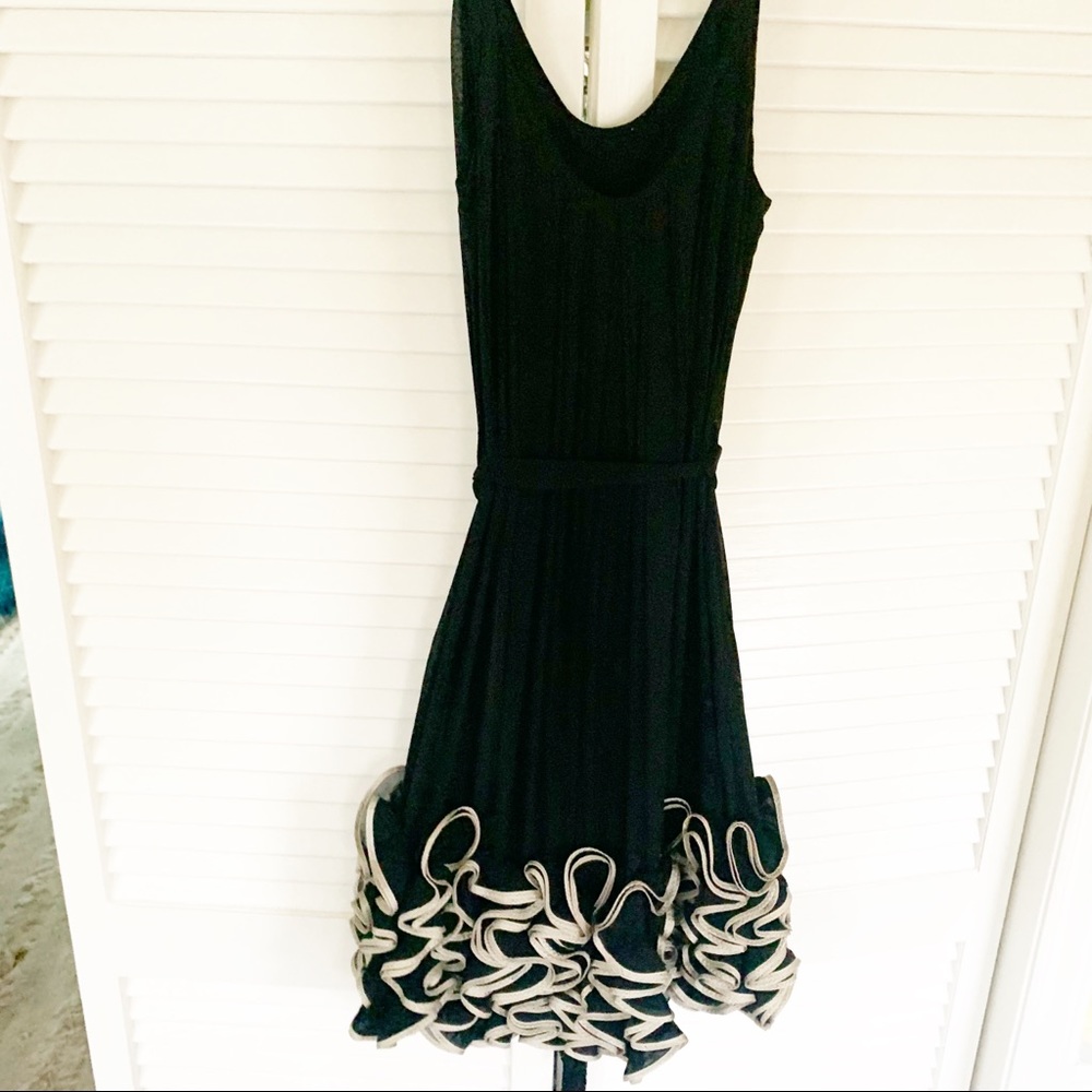 Anthropologie YOANA BARASCHI
BLACK AND CREAM SILK RUFFLE HEM DRESS